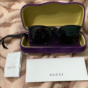 Gucci 55 oversized sunglasses